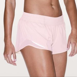 DUST PINK LULULEMON 2.5 HOTTY HOT SHORTS